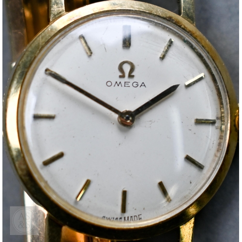 258 - A ladies 9ct gold Omega wristwatch, the 23mm case with gilt batons and hands on a champagne dial, on... 
