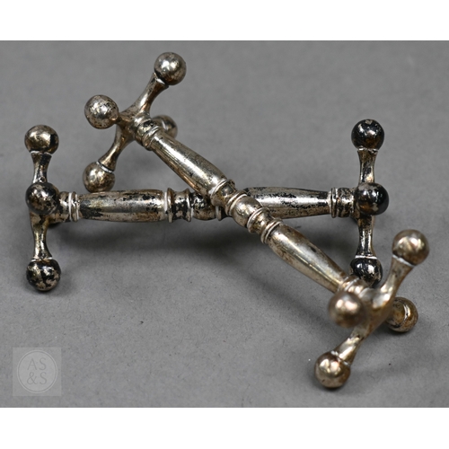 13 - An Edwardian pair of silver knife rests, Sheffield 1902, two open salts with glass liners and a Vict... 