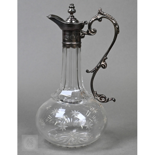 29 - A late Victorian silver heart-shaped trinket box with embossed scroll decoration to the hinged top, ... 