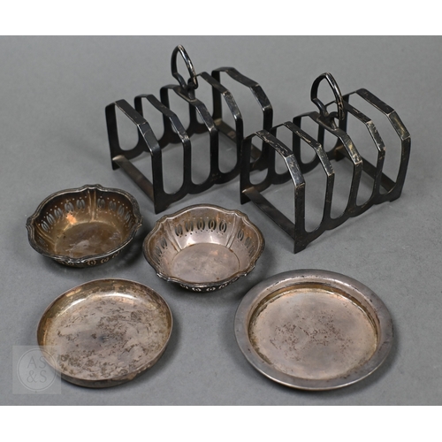 38 - A pair of silver toast racks, Viners, Sheffield 1934, to/w four small silver dishes (6), 10.9oz