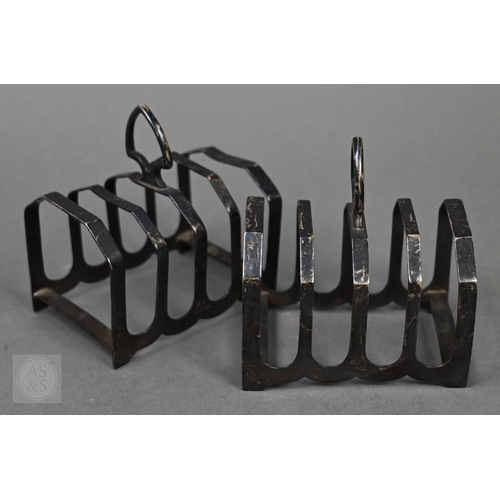 38 - A pair of silver toast racks, Viners, Sheffield 1934, to/w four small silver dishes (6), 10.9oz