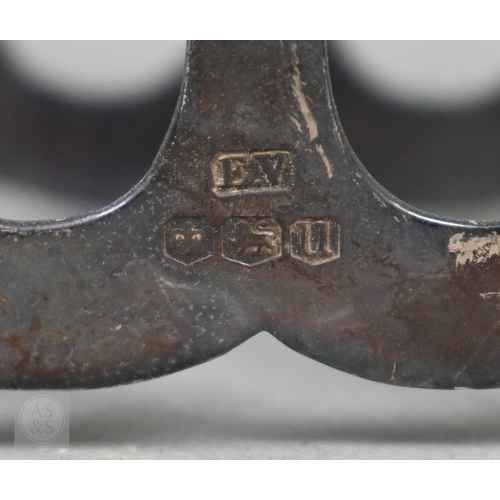 38 - A pair of silver toast racks, Viners, Sheffield 1934, to/w four small silver dishes (6), 10.9oz