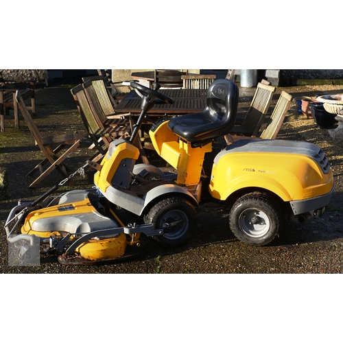 1 - A Stiga Park 540 LPX tractor mower, adjustable outfront cutting deck, good/used and in private owner... 