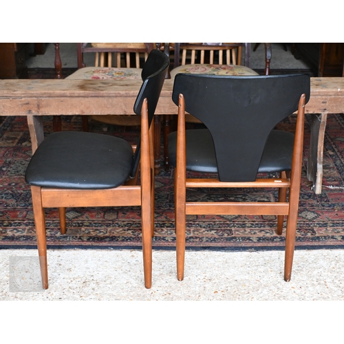 162 - A pair of mid-century (possibly Elliotts, Newbury) teak framed side chairs with black vinyl seats (2... 