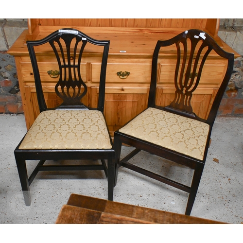 215 - A harlequin set of five mahogany dining chairs with matching gold floral pad seats (5)