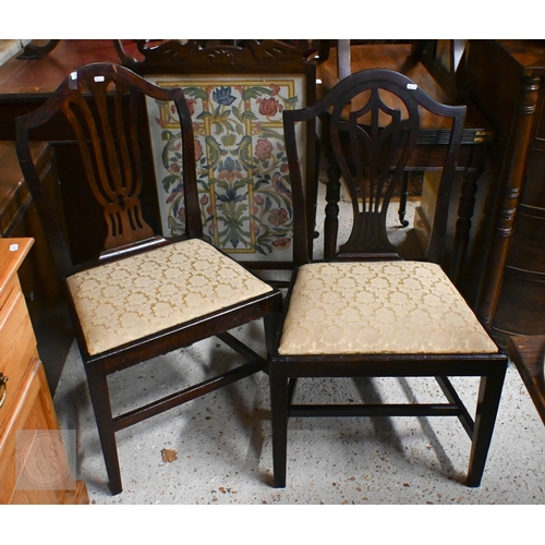 215 - A harlequin set of five mahogany dining chairs with matching gold floral pad seats (5)