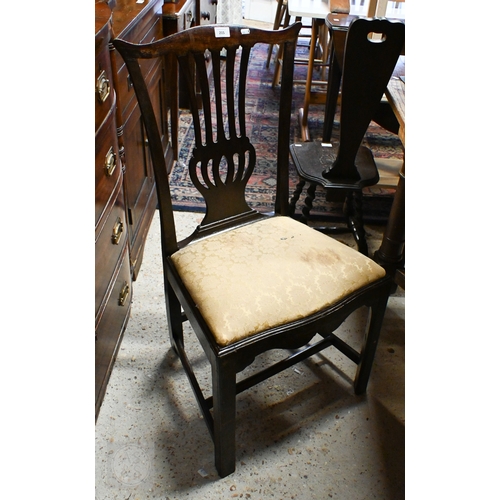 215 - A harlequin set of five mahogany dining chairs with matching gold floral pad seats (5)