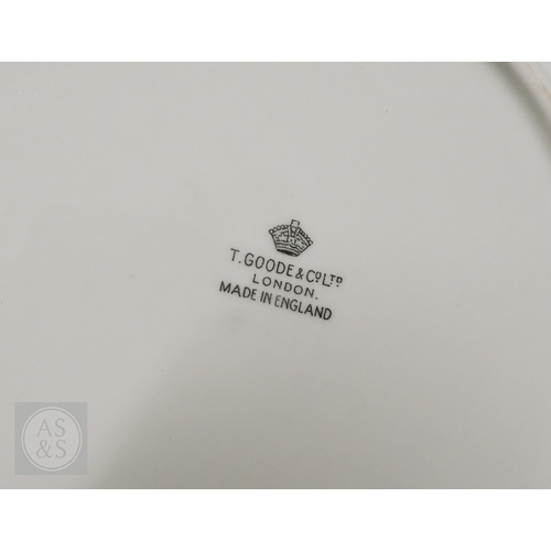 410 - An early 19th century Spode (probably) rose-painted and gilded tea service, thirty one pieces, to/w ... 