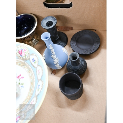 432 - A cut glass scent bottle with Sterling atomiser top and a small scent flask with silver collar, to/w... 