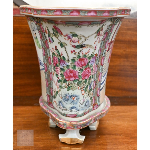 446 - A modern Chinese porcelain quatrefoil jardiniere on stand, decorated in the famille rose manner, 26 ... 