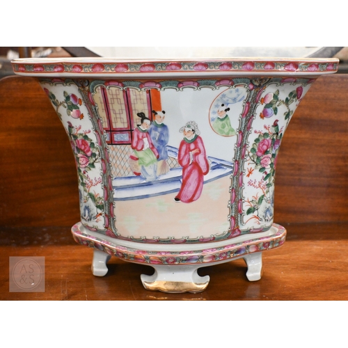 446 - A modern Chinese porcelain quatrefoil jardiniere on stand, decorated in the famille rose manner, 26 ... 