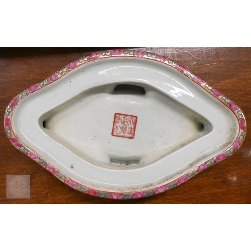 446 - A modern Chinese porcelain quatrefoil jardiniere on stand, decorated in the famille rose manner, 26 ... 