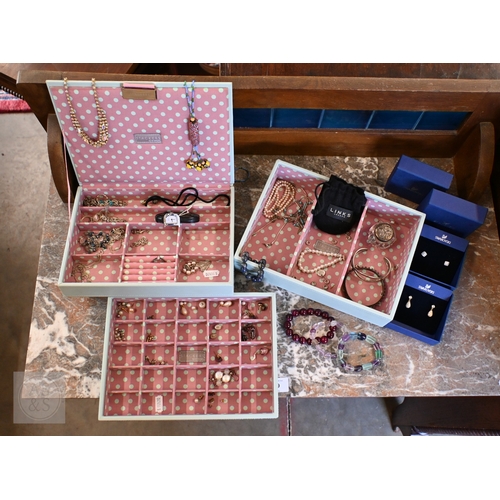 456 - A mint green leatherette Stackers jewellery box and contents - costume jewellery, etc; lot also cont... 