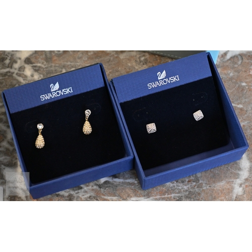 456 - A mint green leatherette Stackers jewellery box and contents - costume jewellery, etc; lot also cont... 