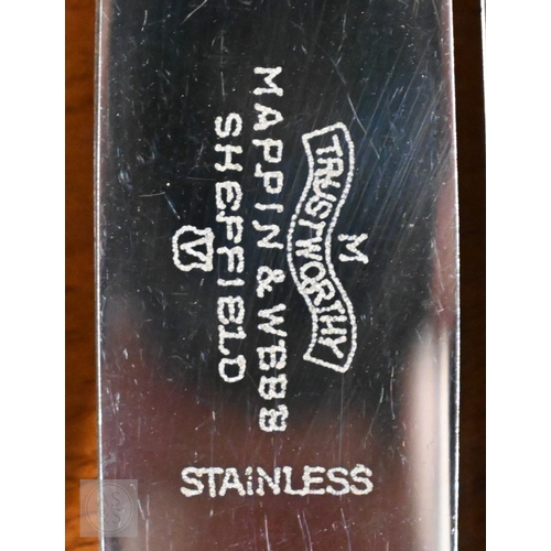 473 - A selection of Continental Sterling/low-grade white metal souvenir teaspoons, 146 g all in, to/w a s... 