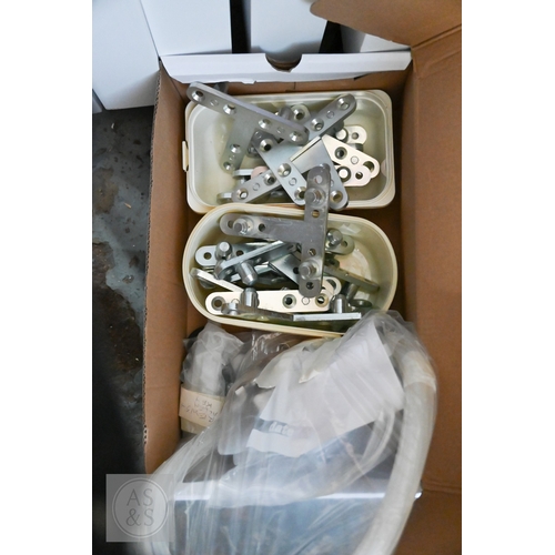 48 - A set of nine large white finished double sided 'Jix-A-wall' exhibition panels by Flexibitions Ltd, ... 