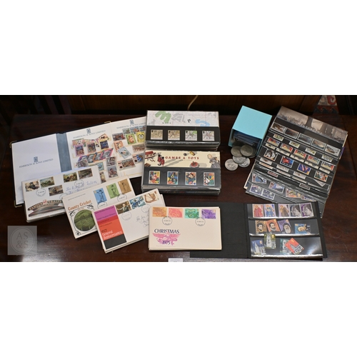 496 - Ten 1965 Churchill crowns, to/w 28 other Elizabeth II commemorative crowns and a quantity of first d... 