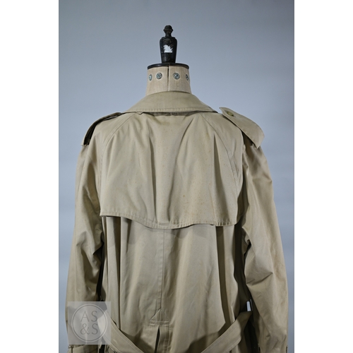 541 - Burberry's - A classic vintage men's double-breasted trench coat/mac with iconic checked lining, bel... 