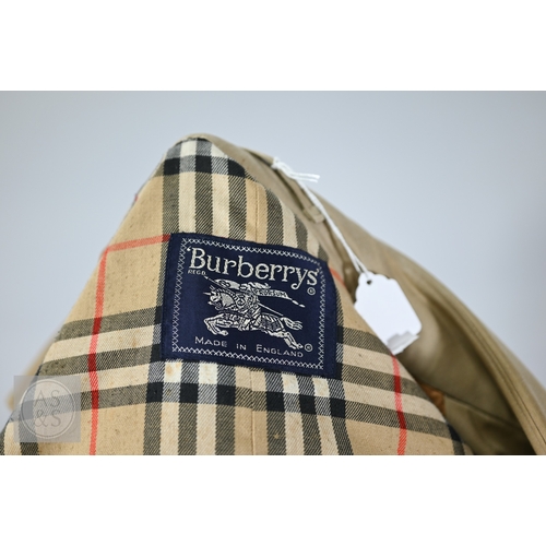 541 - Burberry's - A classic vintage men's double-breasted trench coat/mac with iconic checked lining, bel... 