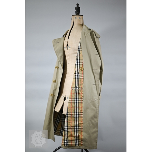 542 - Burberry's - A classic vintage men's double-breasted trench coat/mac with iconic checked lining, bel... 