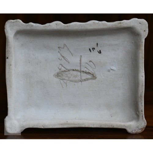 406 - Thirty one antique ceramic fairings and similar groups (box)