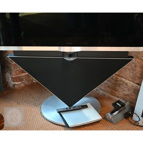 30 - A Bang & Olufsen Beovision 7 TV, 40 inch screen mounted to a B&O motorised stand, with power... 