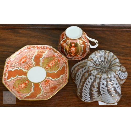 435 - A Regency cut and etched glass rummer on square 'lemon squeezer' base, 13 cm high, to/w a Venetian l... 