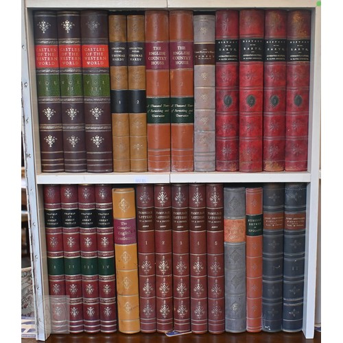 534 - A studio glass lamp, 28 cm high, to/w a pair of novelty folding double doors, decorated with tooled ... 