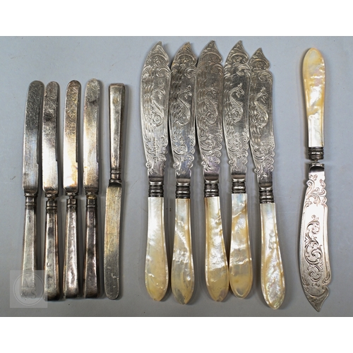 16A - A late Victorian small silver cruet set, Birmingham 1897, to/w various oddments of silver, including... 