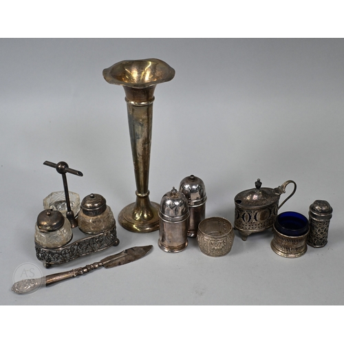 16A - A late Victorian small silver cruet set, Birmingham 1897, to/w various oddments of silver, including... 