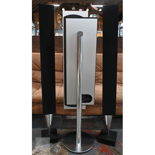 643 - A Bang & Olufsen Beosound 9000 six stack CD/radio autochanger to/with a pair of Beolab 8000 towe... 
