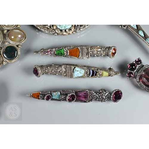 470 - A hardstone and iridescent ammonite necklace, a lapis lazuli bead necklace and a green chalcedony st... 