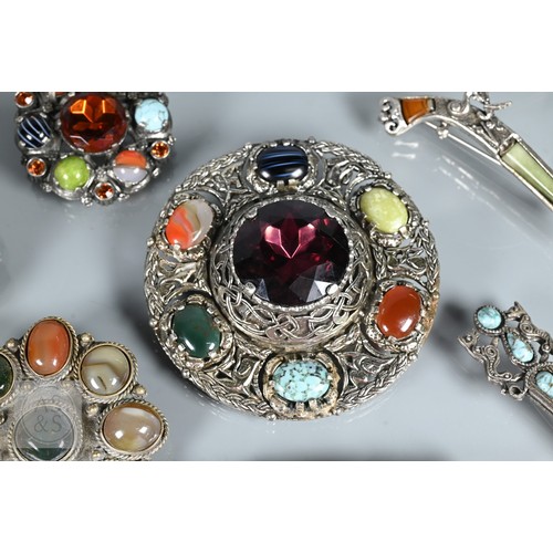470 - A hardstone and iridescent ammonite necklace, a lapis lazuli bead necklace and a green chalcedony st... 