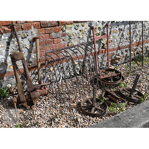 24 - Assorted old weathered cast iron items incl. a wall mounted blacksmith's vice; wall mounted hayrack;... 
