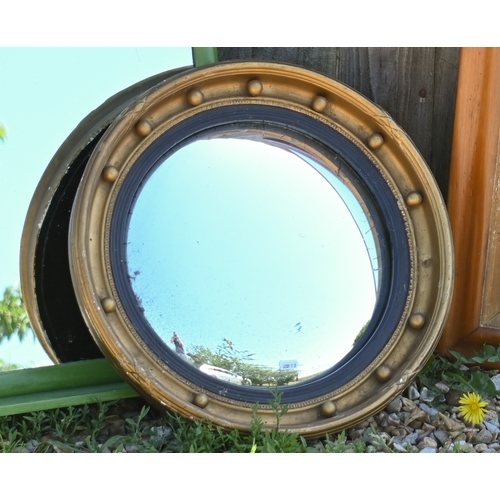 43 - An old gilt framed convex mirror, 49 cm dia.