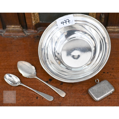 477 - A US Sterling bonbon dish, 15 cm diam, 3.3oz (104g) to/w a silver preserve spoon, teaspoon and engra... 
