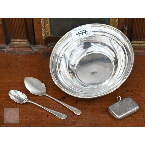 477 - A US Sterling bonbon dish, 15 cm diam, 3.3oz (104g) to/w a silver preserve spoon, teaspoon and engra... 