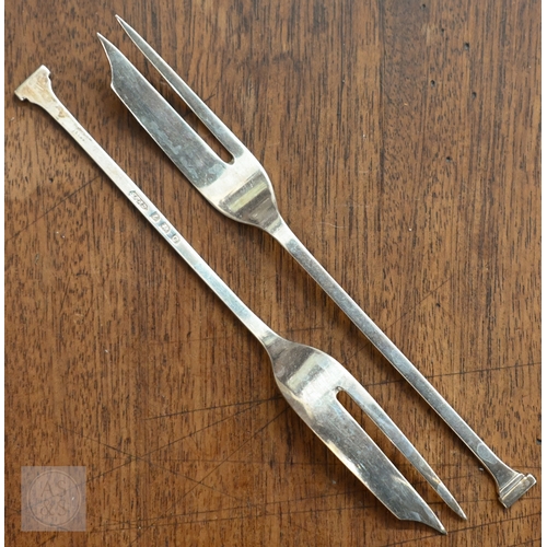477A - A cased set of six silver seal-top pastry forks, Lanson Ltd., Birmingham 1913, 2.1oz (67g)