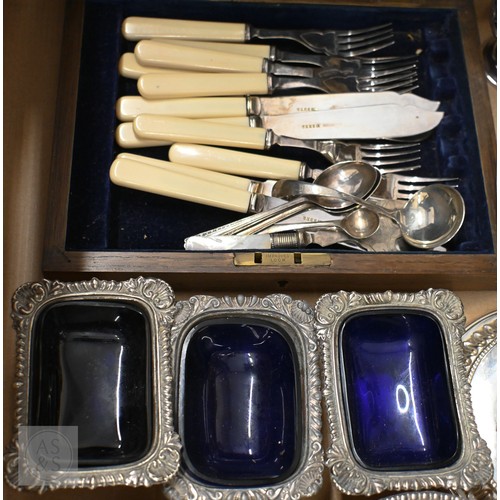 478 - A silver cigarette box with cedar lining, Birmingham 1910 to/w an ep candelabrum, ep condiments and ... 