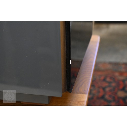 58 - Meridiani, Italy, a pair of two tone cube bedside cabinets, 45 cm x 45 cm x 50.5 cm h