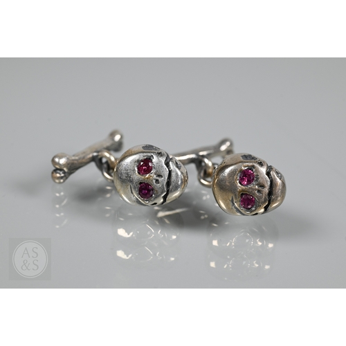 179 - Tim Noble & Sue Webster for Louisa Guinness - A pair of silver cufflinks in the form of a skull ... 