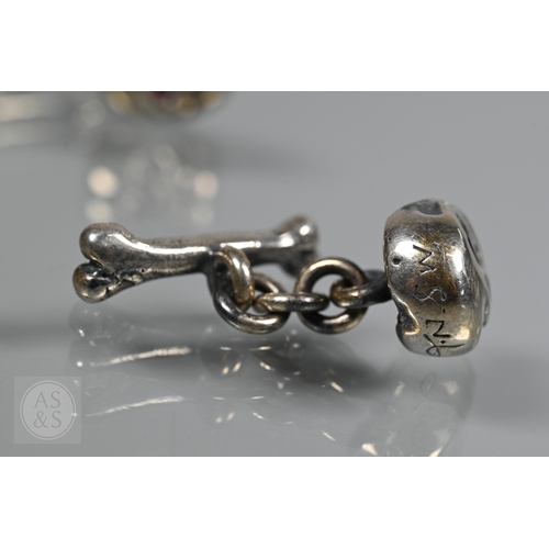 179 - Tim Noble & Sue Webster for Louisa Guinness - A pair of silver cufflinks in the form of a skull ... 