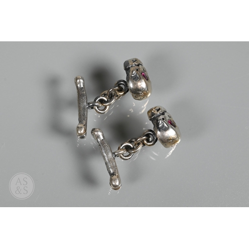 179 - Tim Noble & Sue Webster for Louisa Guinness - A pair of silver cufflinks in the form of a skull ... 