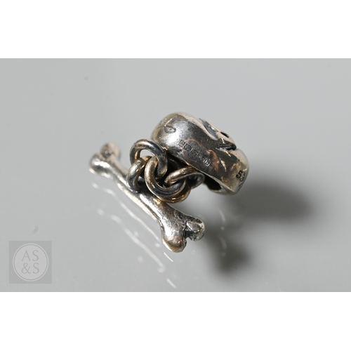 179 - Tim Noble & Sue Webster for Louisa Guinness - A pair of silver cufflinks in the form of a skull ... 
