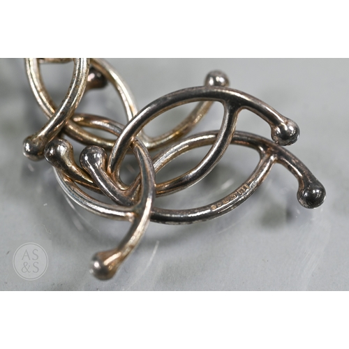 142 - Yen Duong - A silver curved 'molecule' necklace/choker, approx 40 cm long (open), 74.5g