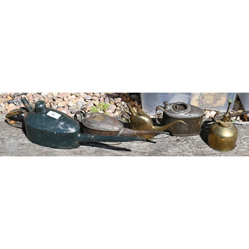 35 - Assorted old oil cans incl. a brass Jon Lucas No. 40 oiler; two Kayes oilers; Baimes (Leeds) etc. (4... 