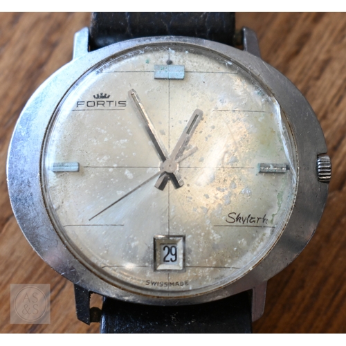 55 - A vintage Fortis 'Skylark' gents automatic wristwatch, stainless steel oval case, the oyster dial wi... 