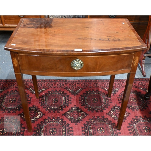18 - A Victorian mahogany bow-front side table with single frieze drawer, 77 cm x 47.5 cm x 72 cm h