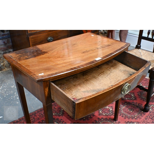 18 - A Victorian mahogany bow-front side table with single frieze drawer, 77 cm x 47.5 cm x 72 cm h