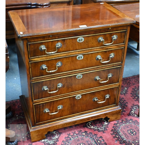 45 - A Georgian style mahogany Batchelors chest of four long graduated drawers, with brass fittings, rais... 